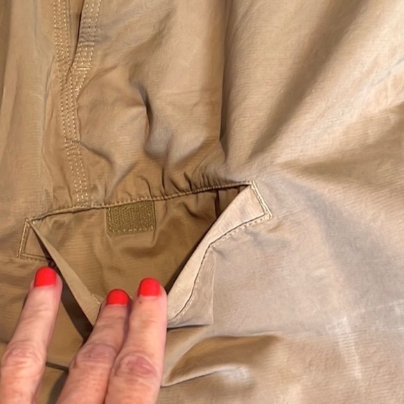 Orvis,Khaki Flat-Front,Pocketed Shorts, Hidden Cargo Pocket, Excellent!Size 38 - Picture 3 of 7